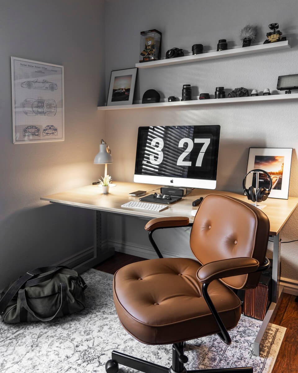 Thuiswerkplek met bureau en iMac