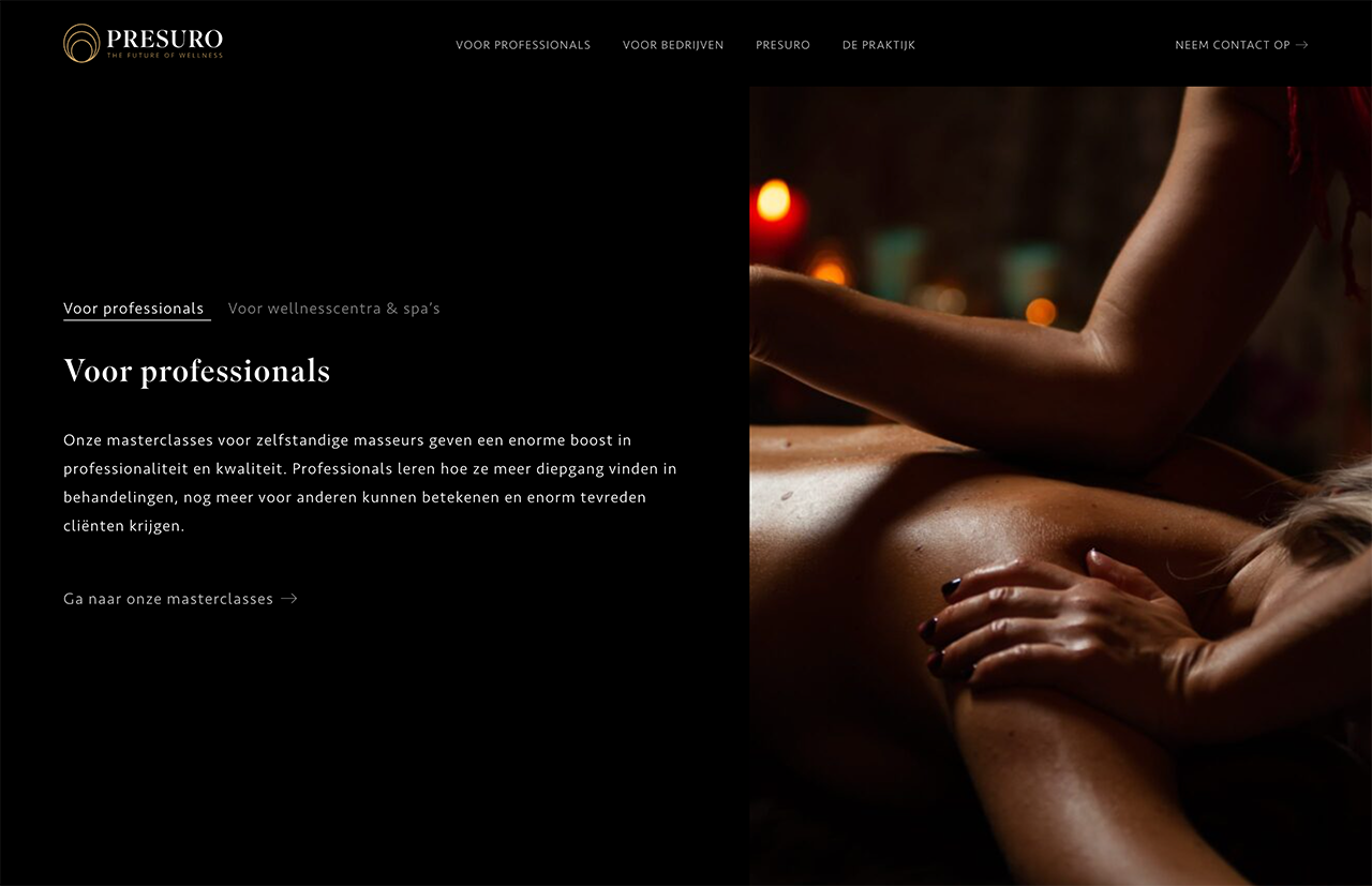 Professionele massagetherapeut die Presuro-technieken gebruikt om een ontspannende rugmassage te geven aan een cliënt in een rustige spa-omgeving.