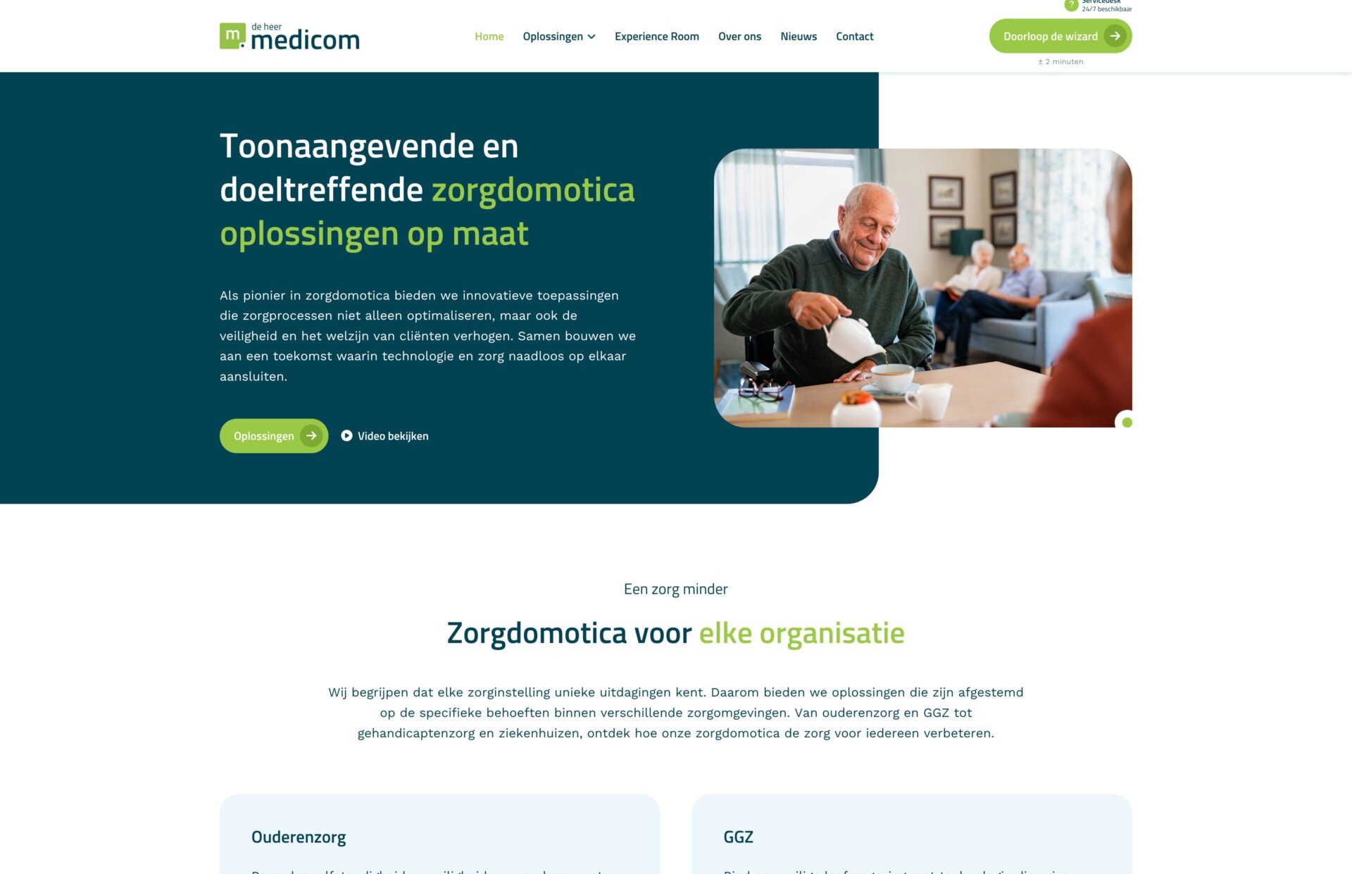 Een screenshot van de website toont oplossingen voor gezondheidszorgautomatisering van De Heer Medicom, met een afbeelding van een oudere man die een maaltijd deelt.