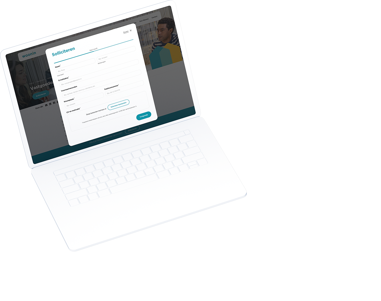 Een witte laptop met een Werken bij Woonin sollicitatieformulier op het scherm tegen een effen, lichte achtergrond.