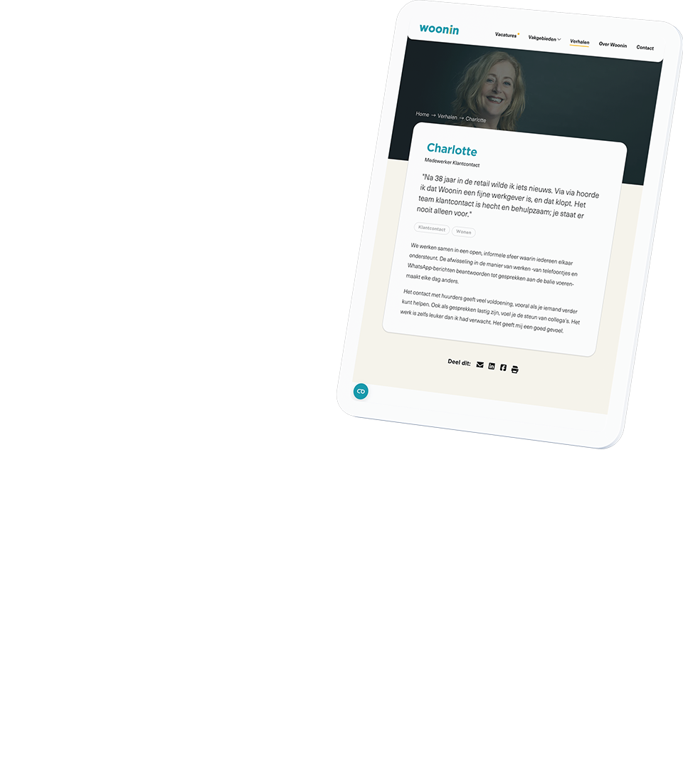 Een tabletscherm met een profielverhaal van "Charlotte" op de Woonin website, waarin haar ervaringen worden belicht en anderen die geïnteresseerd zijn in Werken bij Woonin worden geïnspireerd.