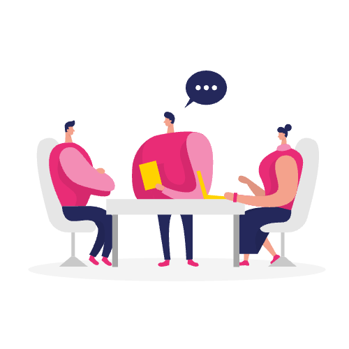Drie mensen zitten aan een tafel en hebben een discussie over buyer journey content, waarbij één persoon een gele map vasthoudt.