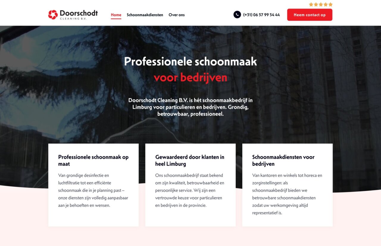 Website homepage voor Doorschodt Cleaning B.V. met Nederlandse tekst over professionele schoonmaakdiensten voor bedrijven.