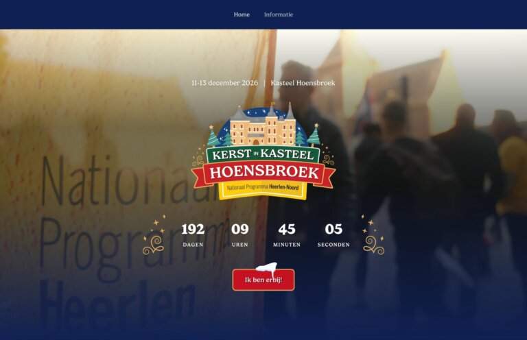 Afteltimer voor evenement "Kerst op Kasteel Hoensbroek" met onscherpe mensen en spandoeken op de achtergrond.