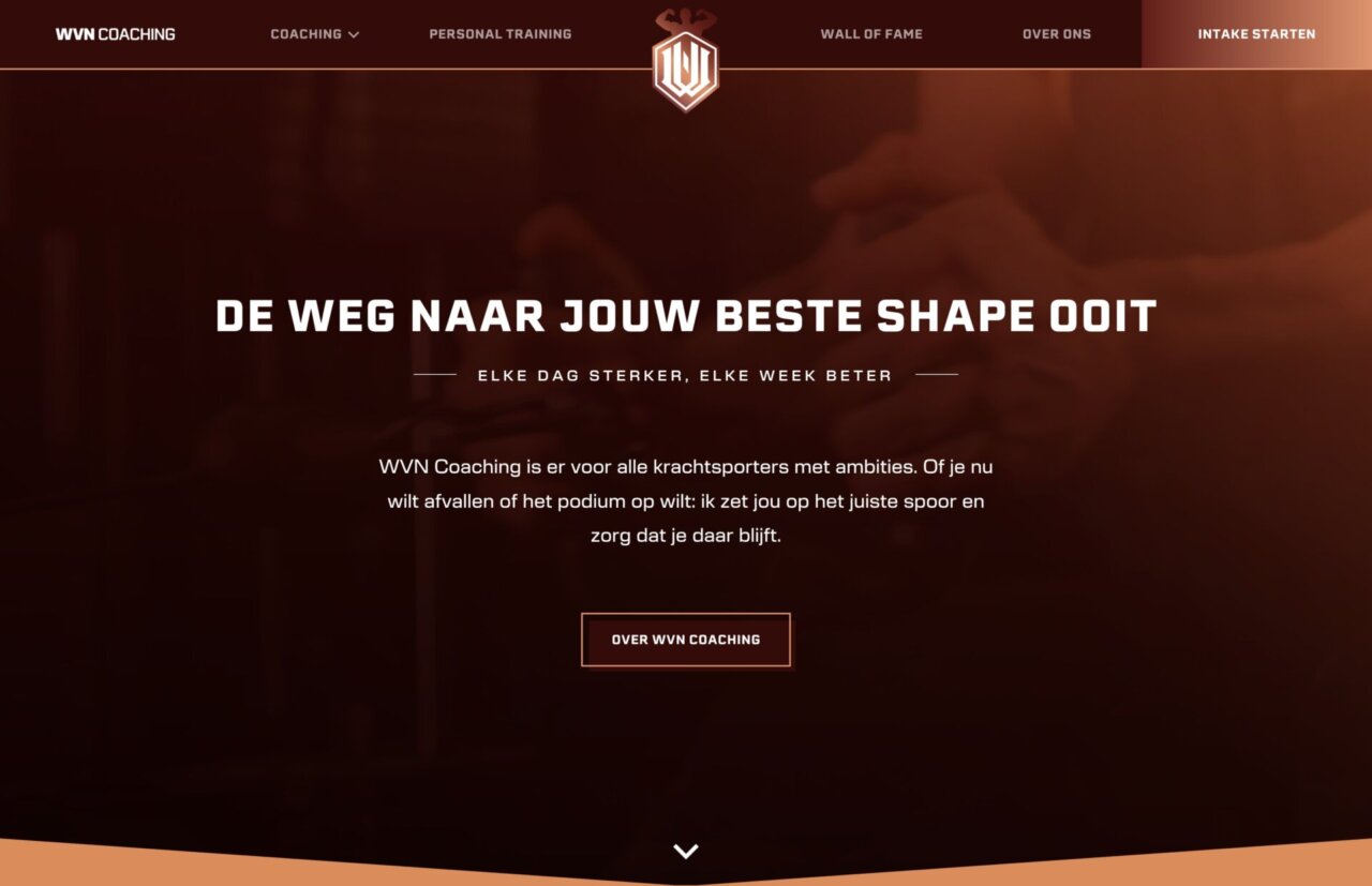 Homepage van WVN Coaching met een donkerrode achtergrond en witte tekst die de diensten van fitnesscoaching promoot.